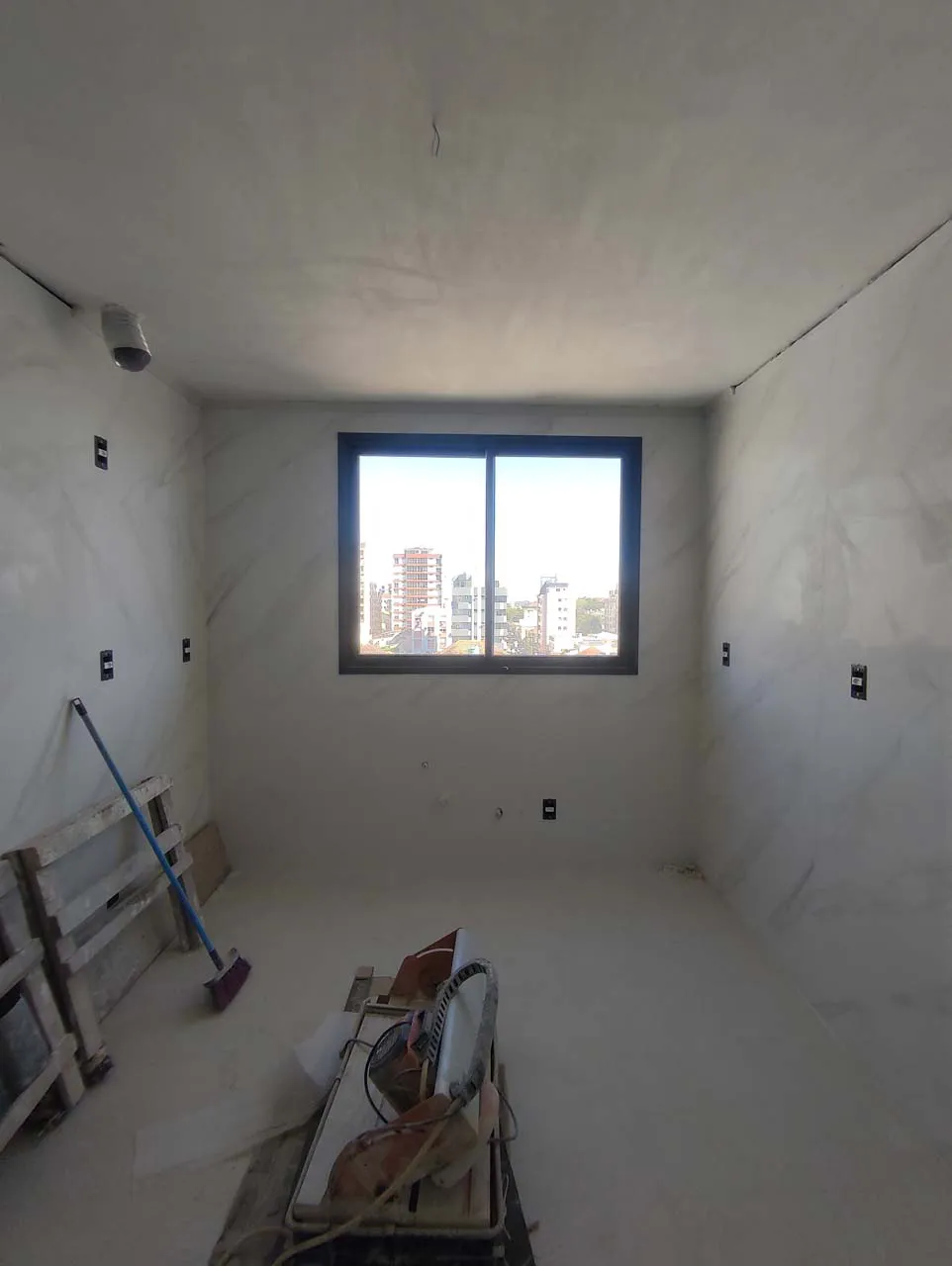 Cozinha L1001 by Concreta Arquitetura & Interiores - Antes 02