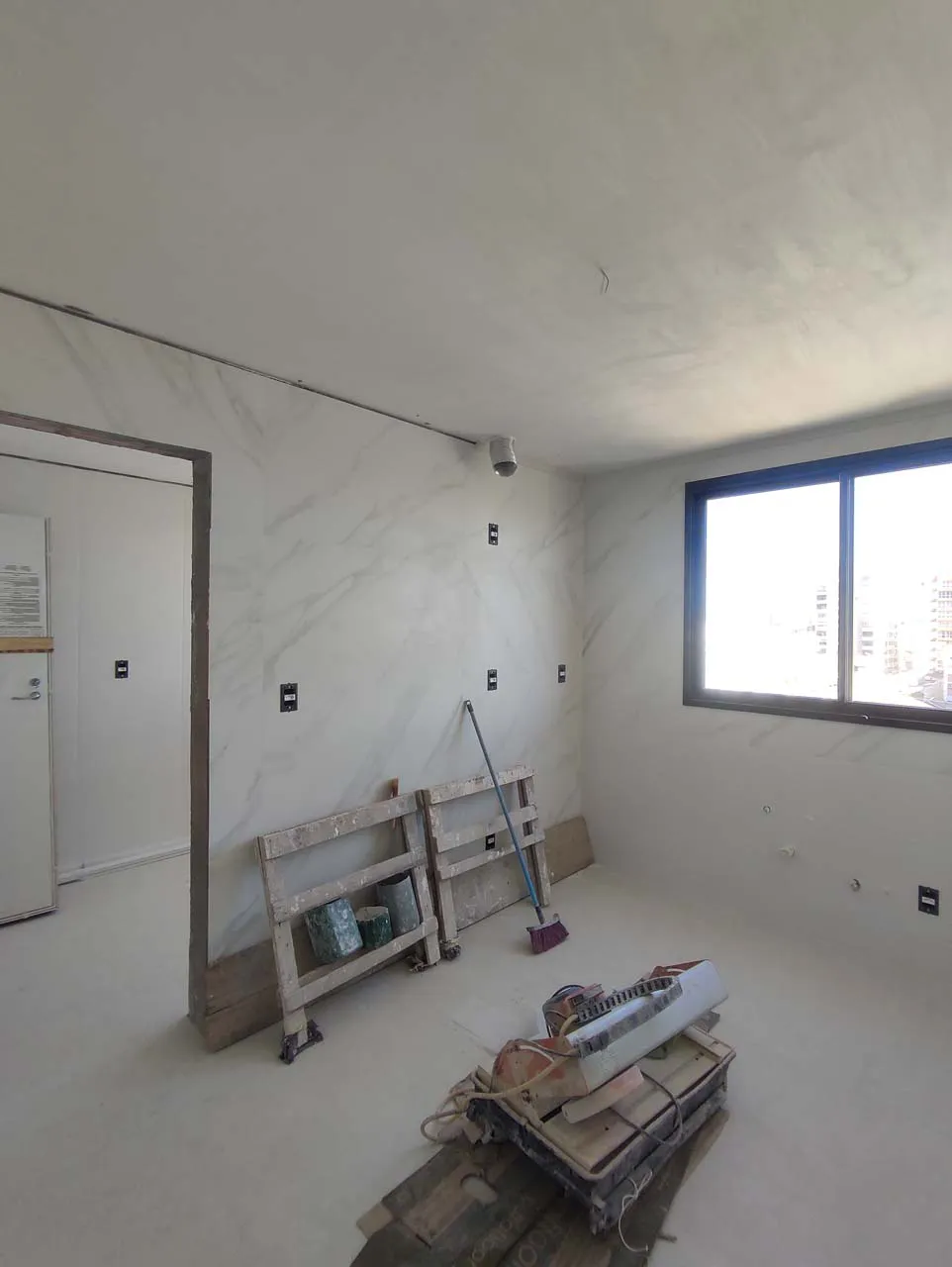 Cozinha L1001 by Concreta Arquitetura & Interiores - Antes 01